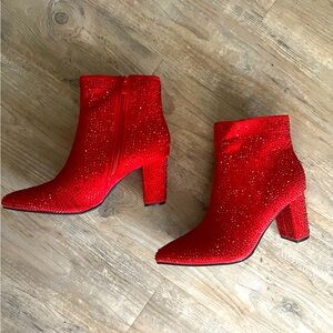 I don’t know the brand they are new size 7 perfect conditions